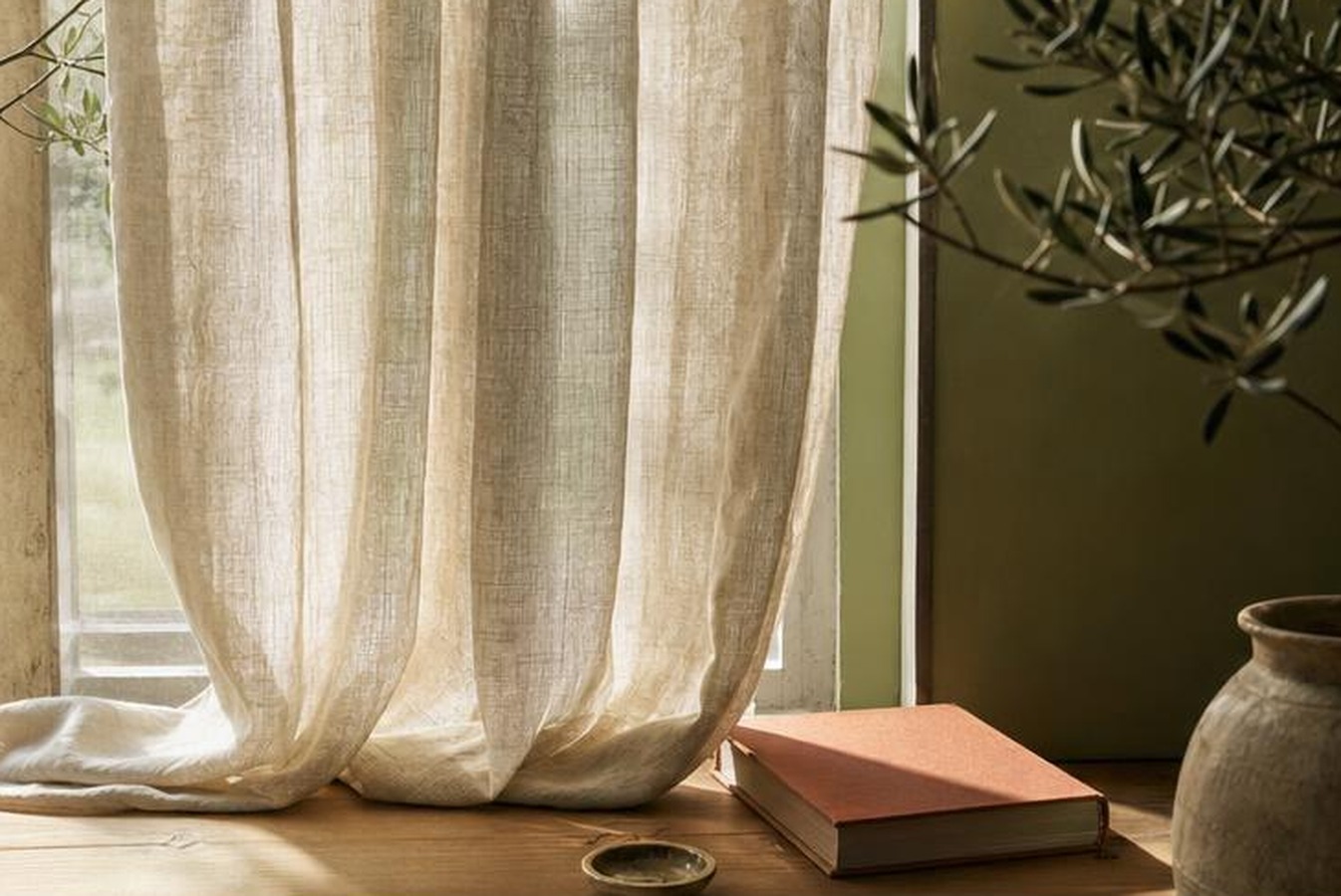 Échantillons, labels non lisibles et notes pour analyser une marque maison