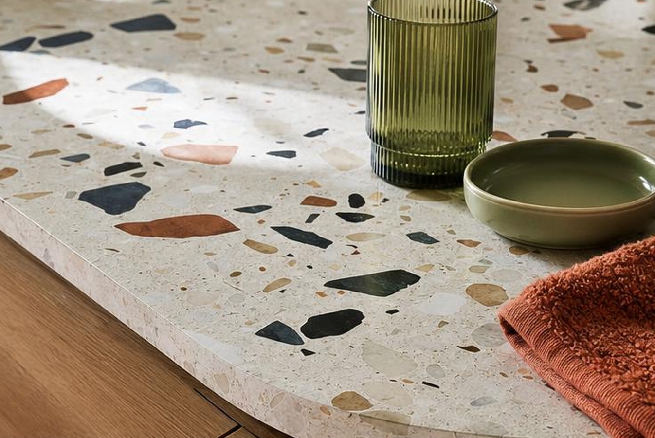 Bois massif, placage, MDF