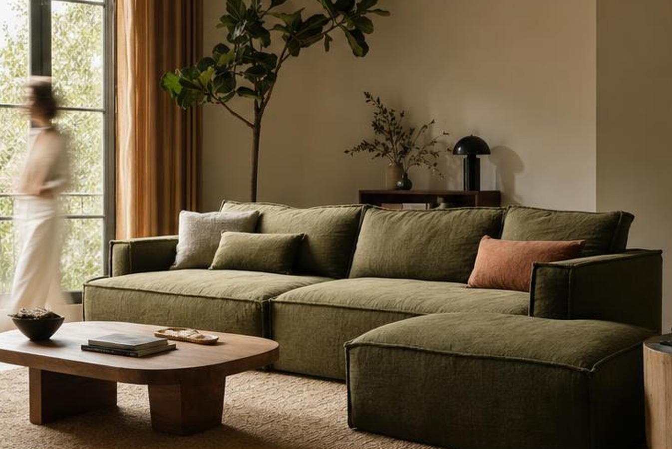 Canapé en lin clair et détails de structure pour choisir une assise durable
